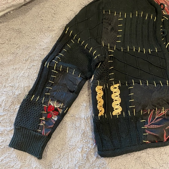 Vintage Sandy Starkman Patchwork Embroidered Sweater size M black/red/yellow - Picture 3 of 10